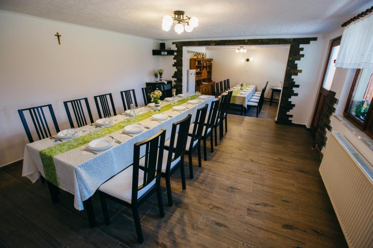 Hotel Gyongyvirag Panzio Lupeni  Zewnętrze zdjęcie
